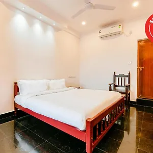 Spot On 39480 Vattekad Tourist India